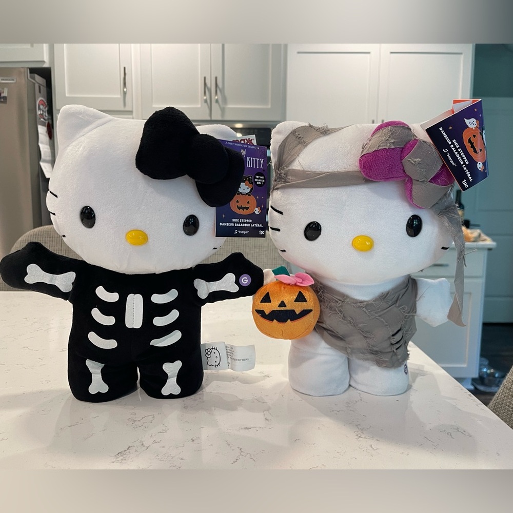 Hello kitty viral mummy and skeleton side stepping music playing pair!!
